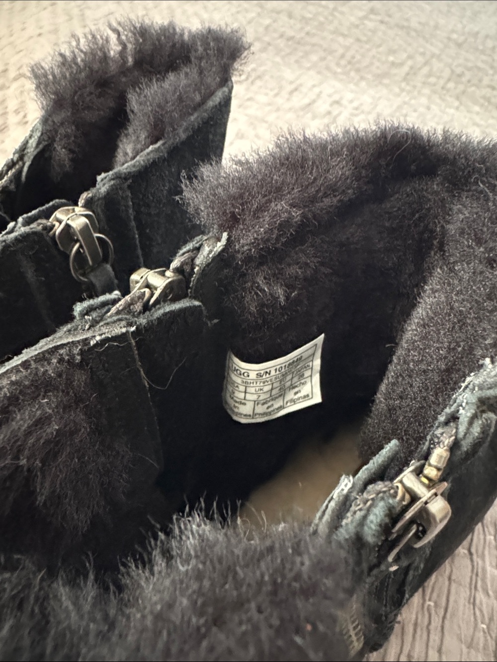 Ugg Side Zip Fluffy Inside Shoes Boots - Picture 3 of 4